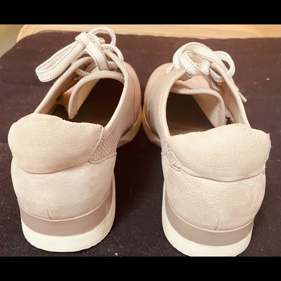 Size 7.5. Color is mushroom synthetic. Naturalized brand are known for comfy. - Picture 4 of 6